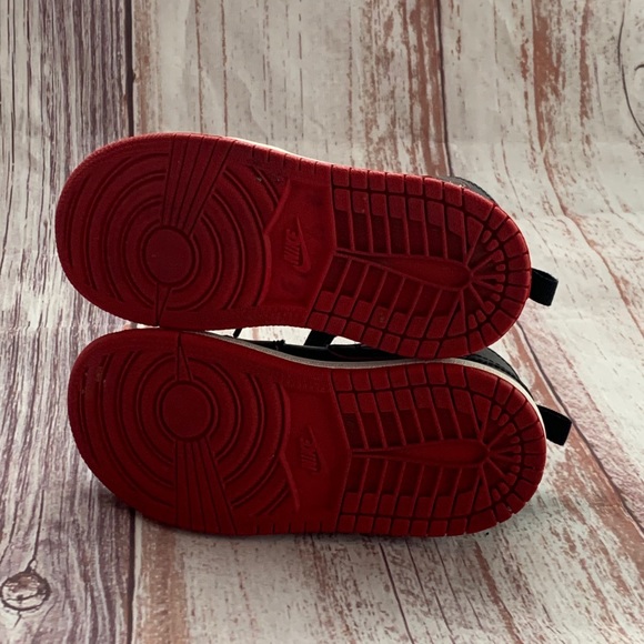 Toddler Boys Nike Air Jordan Sneakers. - Picture 11 of 14